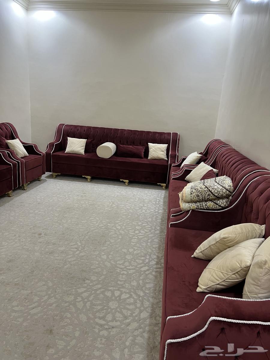 للبيع كنب جديد وطاوله رخام جديده بملحقاتها وطاوله استقبال64500340143874111