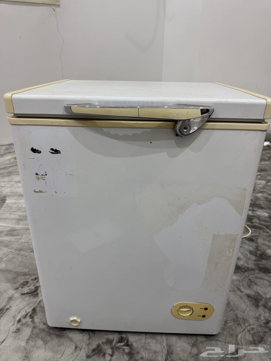 ثلاجه سطحيه نظيفه سبب البيع ابي حجم اكبر منها64613165910530112