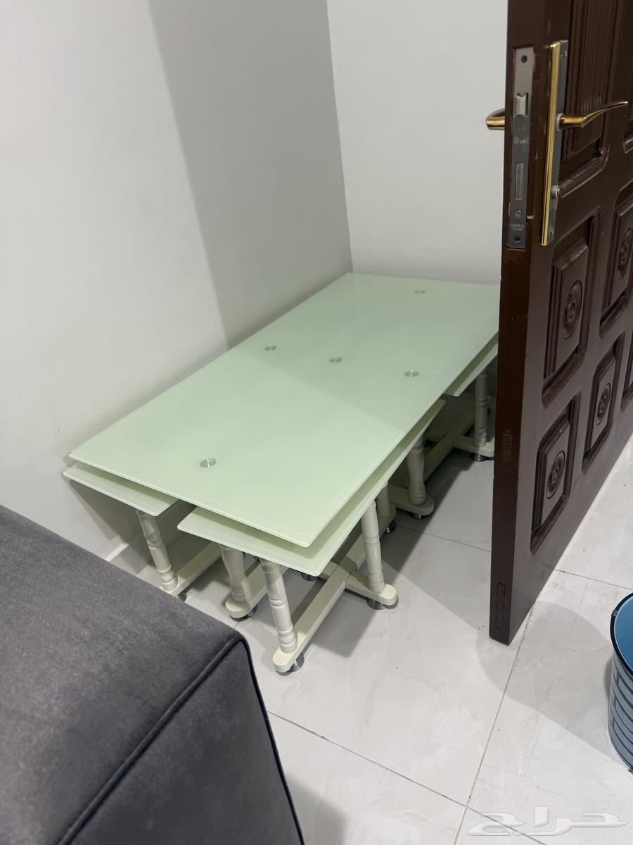 كنب و باطرمه و طاولات و جزامة و مكتب و سرر و دولاب64614584061185113