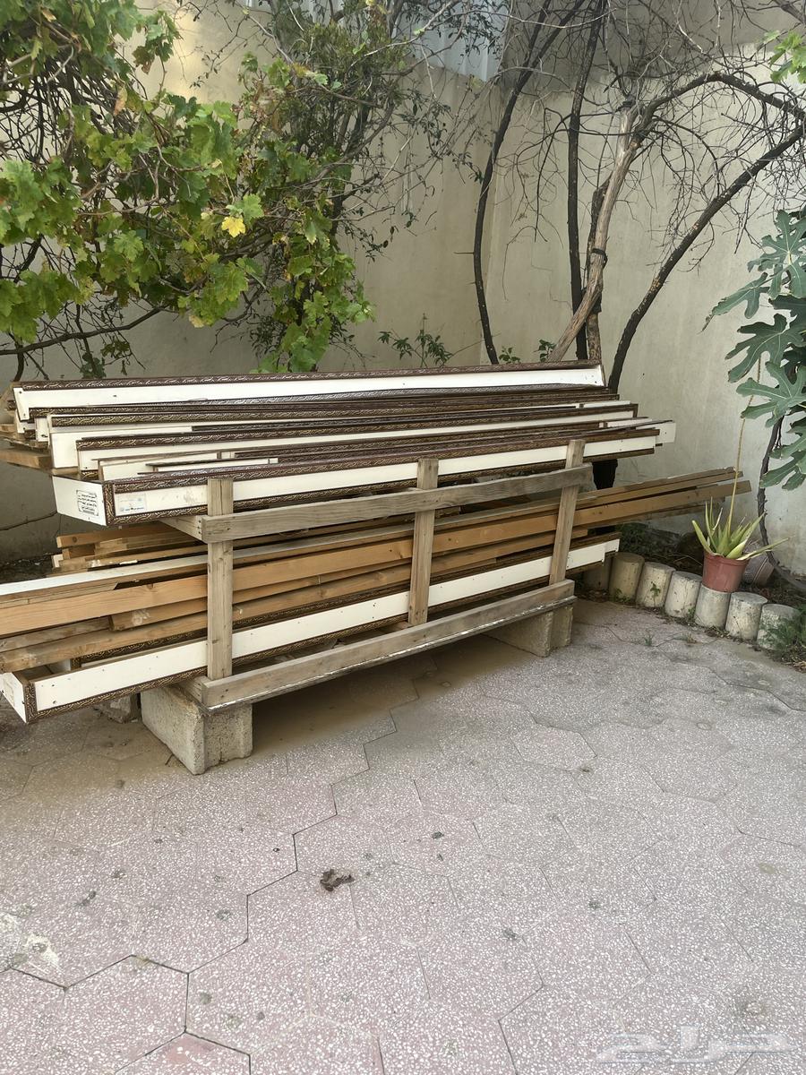 خشب سويدي مفكوك كان مركب في محل الخشب سليم من الكسور64611779391234111