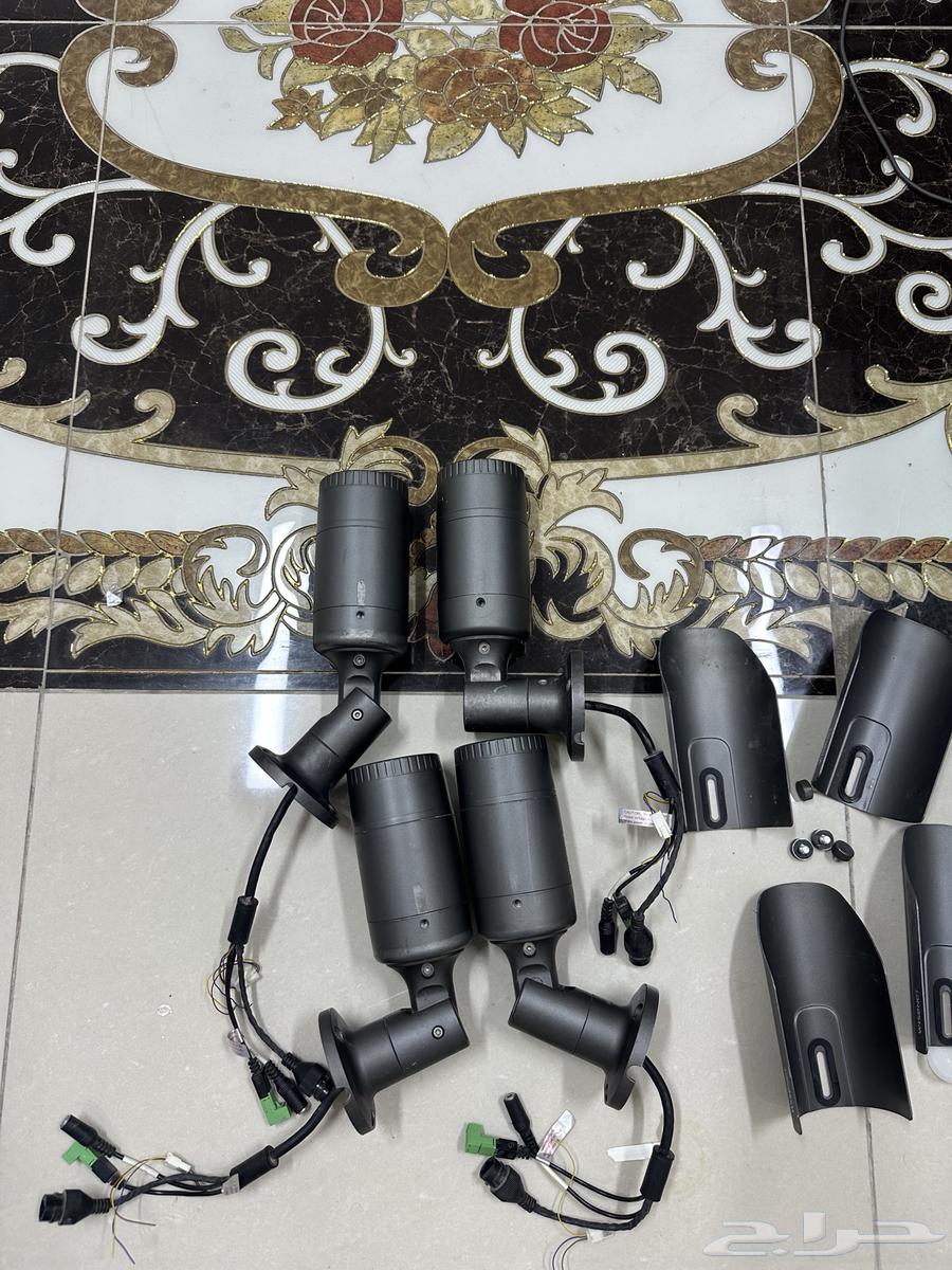 Used Cameras and Korean Wisenet (Hanwha) Four 4-Megapixel IP Cameras.64611217261187112