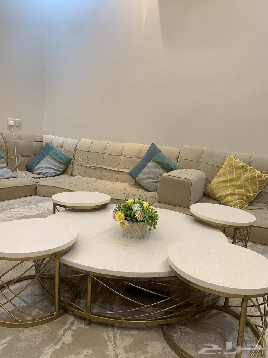 Floor table for sale with 4 service tables.64615028871939111