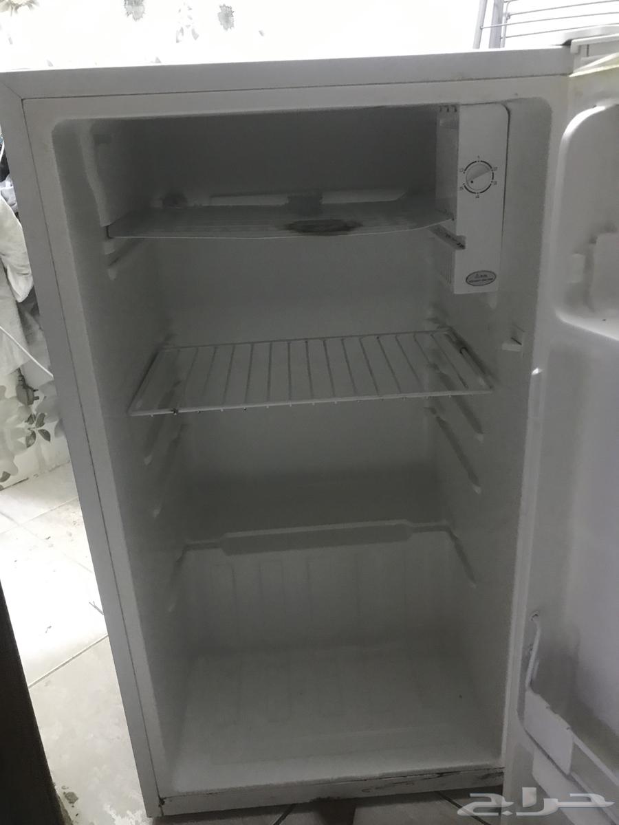 Small refrigerator for sale on condition 250 cash, contact me today and we'll settle64608936287363111