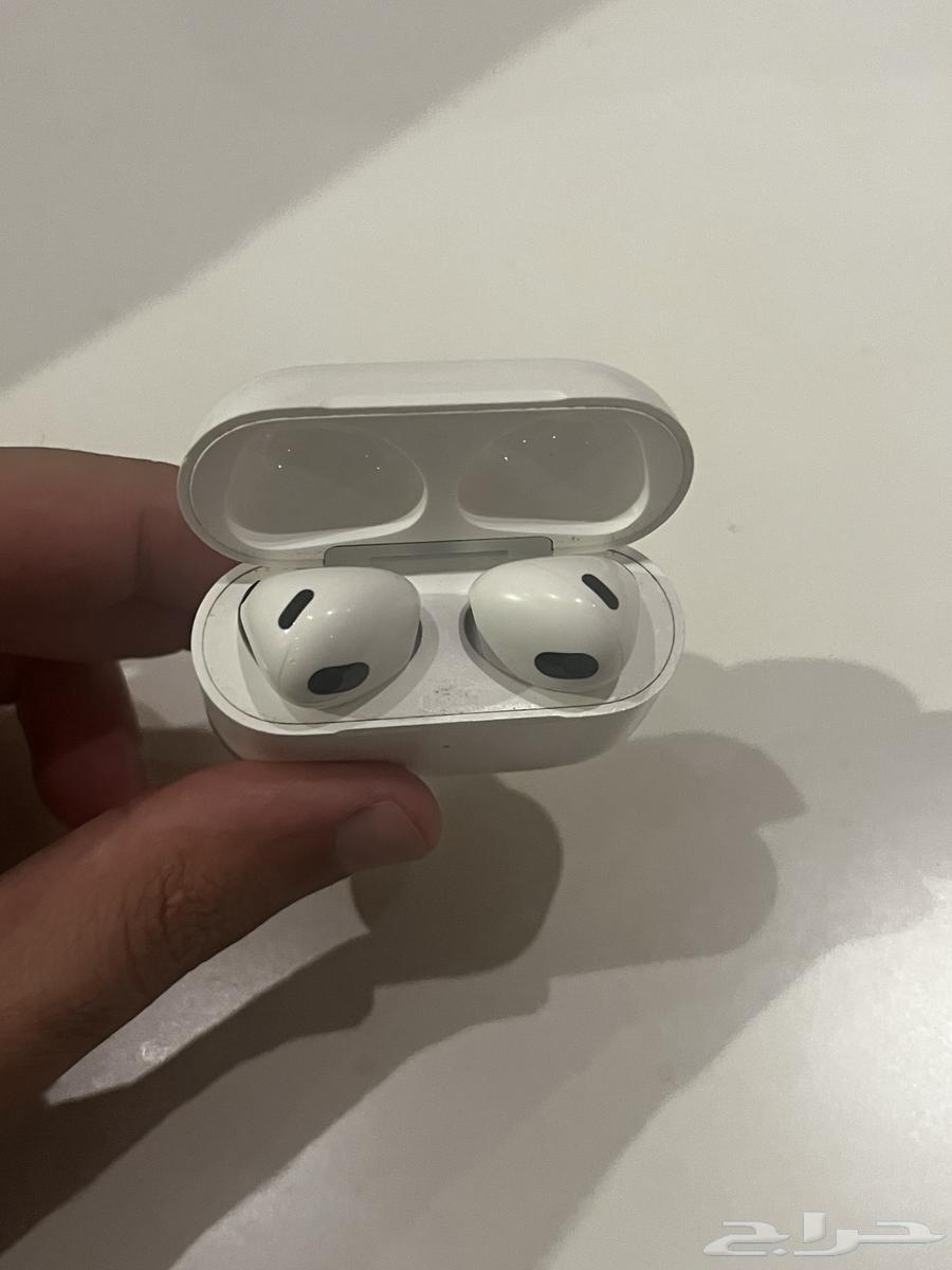 ايربودز 3 بشحن لاسلكي مستخدمة64611292516482112
