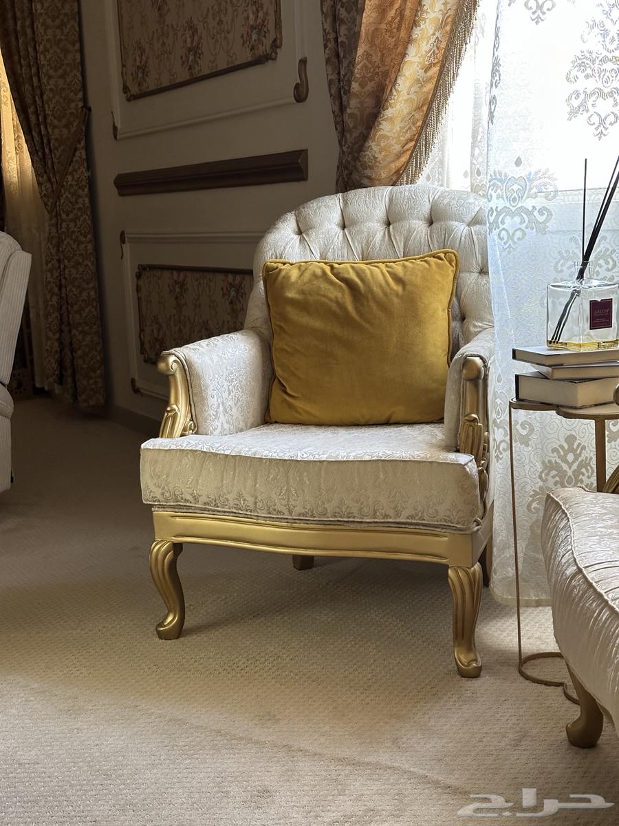 Classic Single Sofa, 2 Pieces, Nearly New, 400 for Both64614832068482111