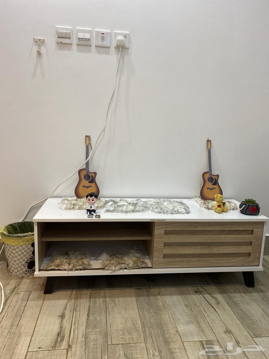 طاولة شاشه جديده ونضيفه وحلوه مره64613826604929110