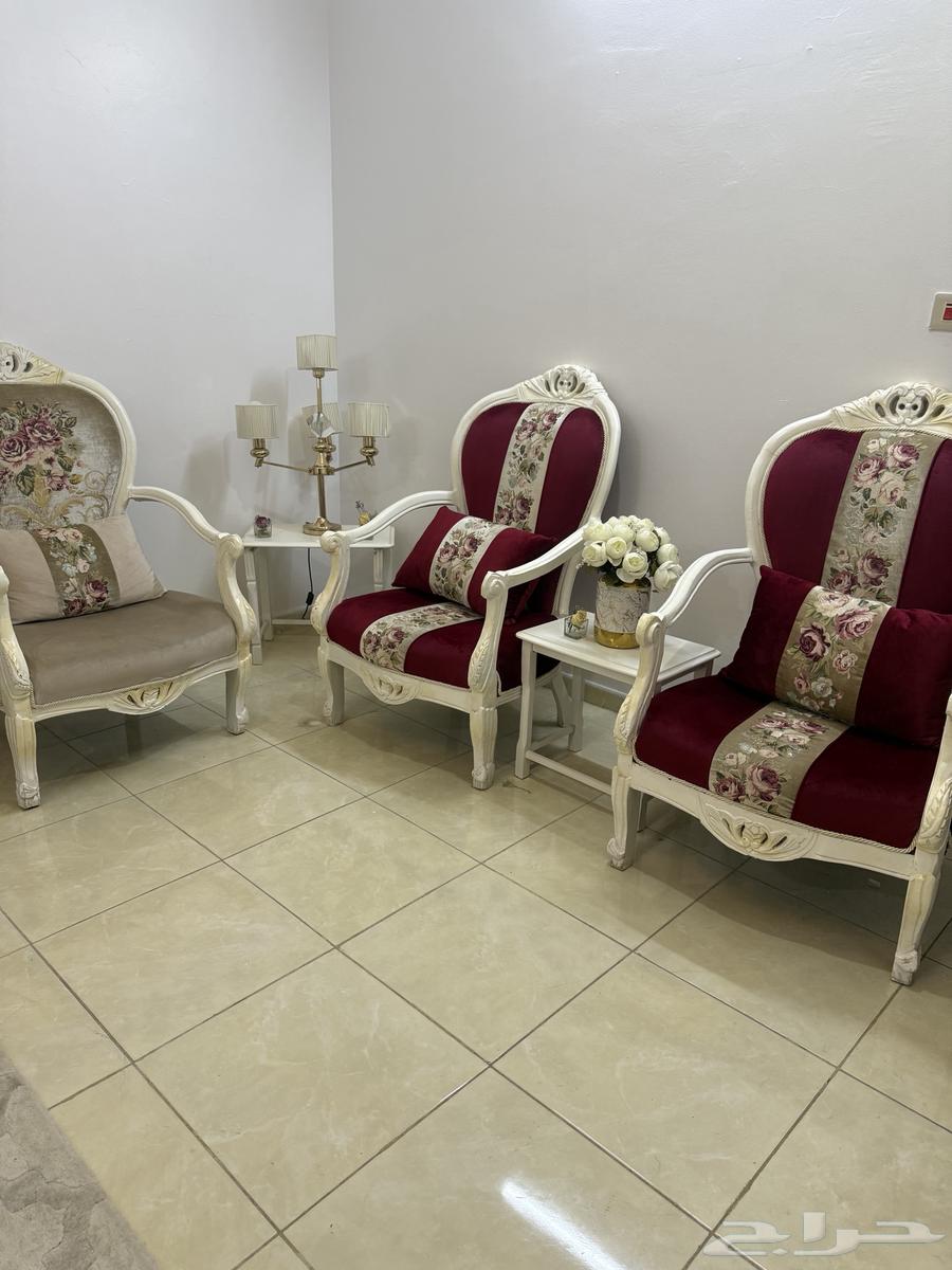 كنب شبه جديد مع الستاره والطاولات والسجاد64611192177410111