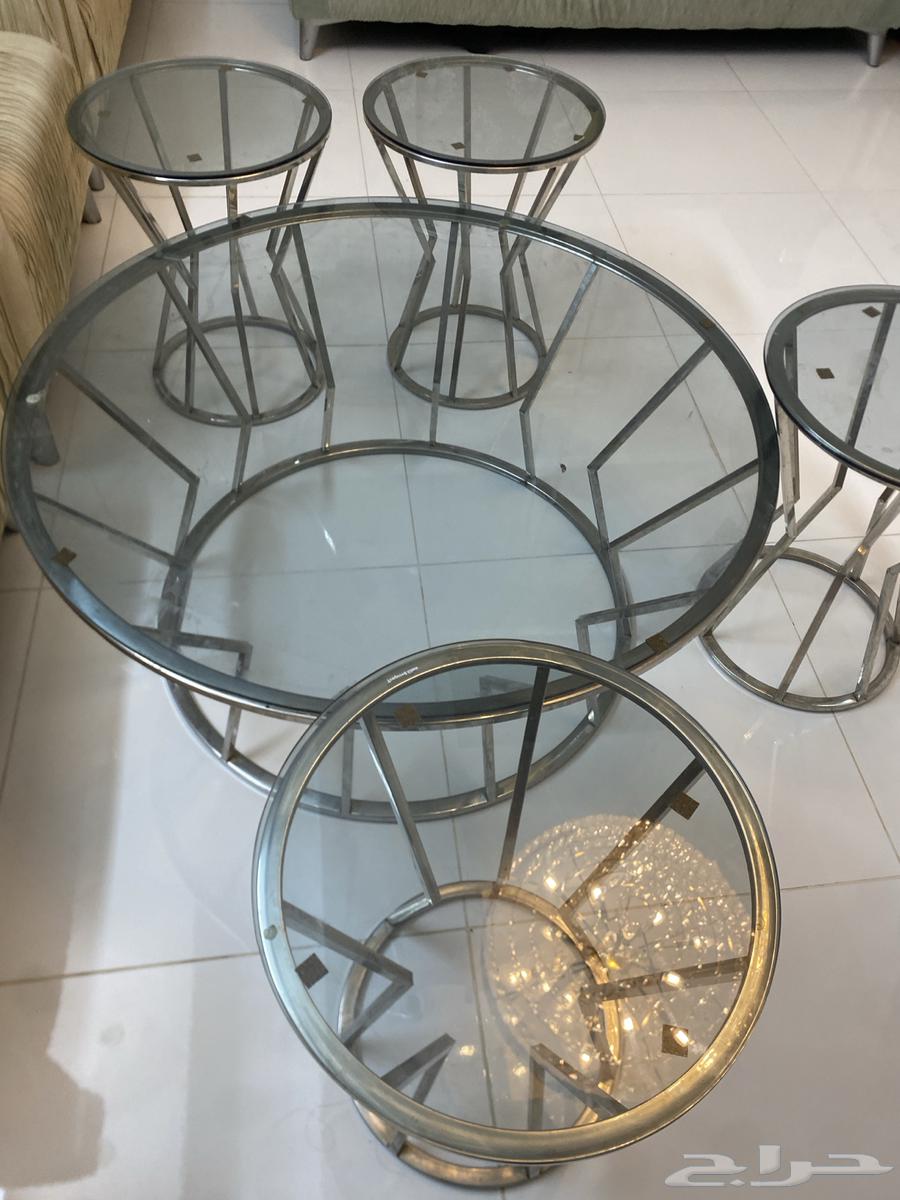 طاولة كبيره ومعاها 4طاولات خدمه64609423419523111