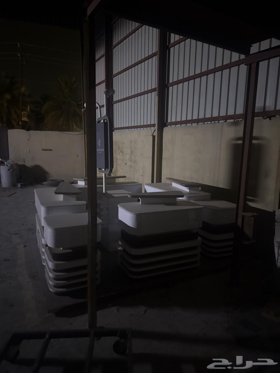 كشك عطور جديد توها من 4 شهور إذا تصور مش واضحة ارسل لي عرقم64615980669059113