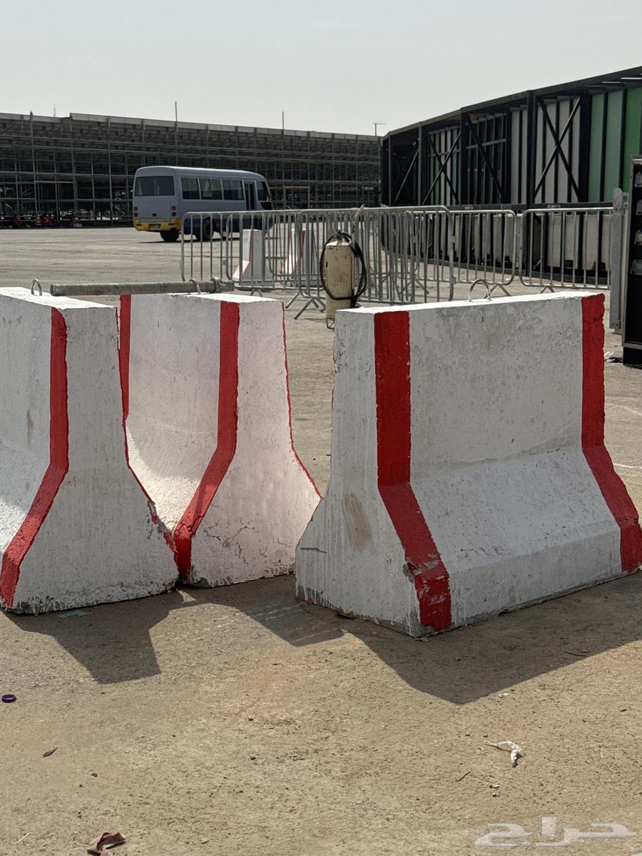 صبات خرسانيه نظيفه مرا شبه جديد العدد تقريبا  10064608178129538111