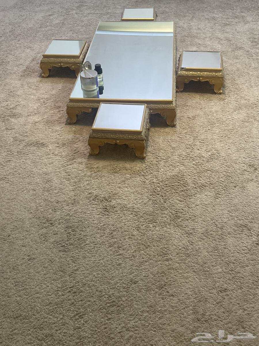 Carpet with table for sale64611355409537110