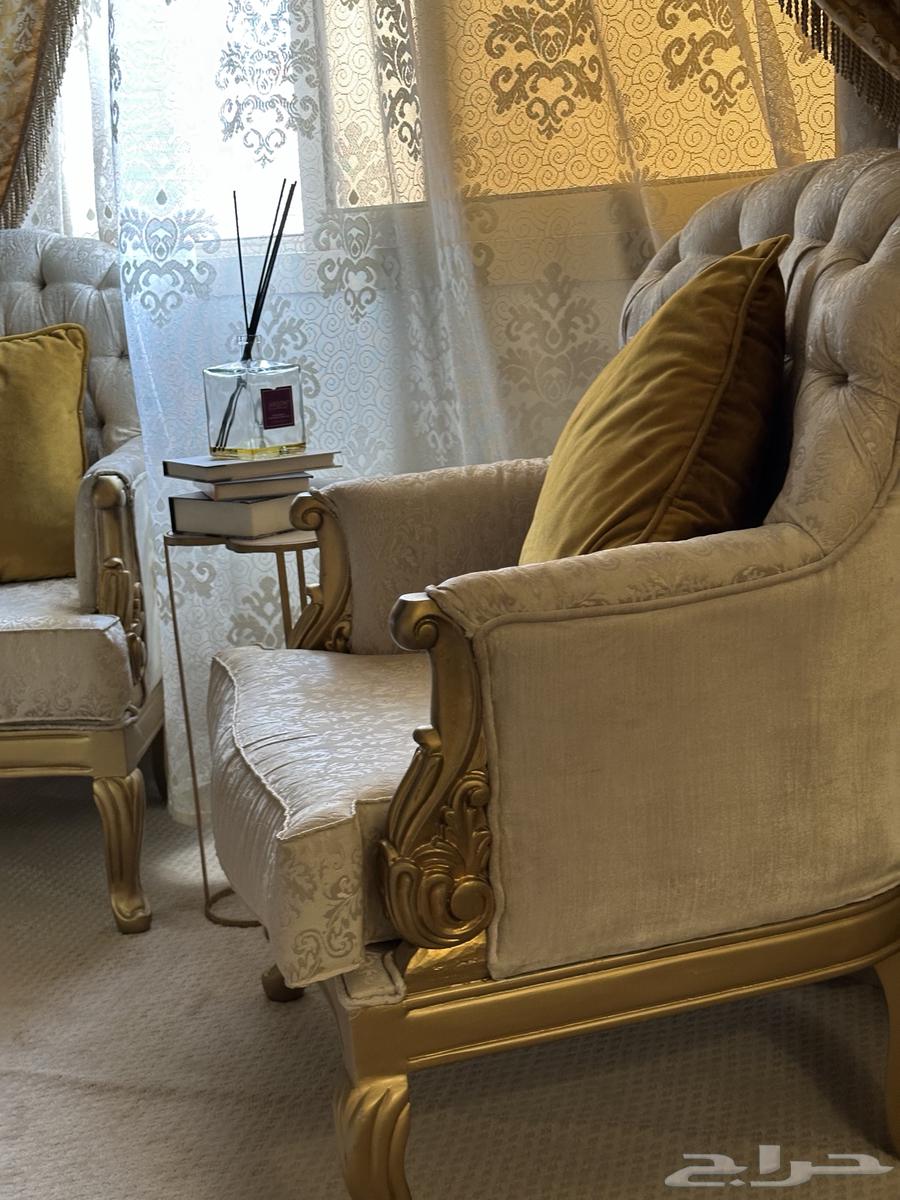 Classic Single Sofa, 2 Pieces, Nearly New, 400 for Both64614832068482110