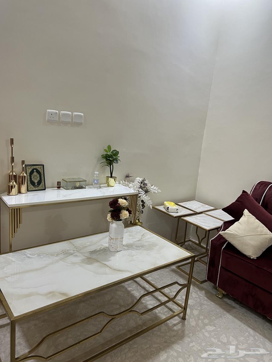 للبيع كنب جديد وطاوله رخام جديده بملحقاتها وطاوله استقبال64500340143874113