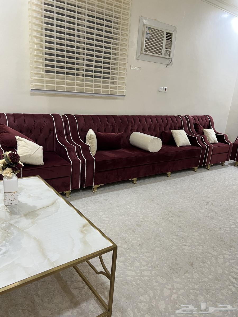 للبيع كنب جديد وطاوله رخام جديده بملحقاتها وطاوله استقبال64500340143874112