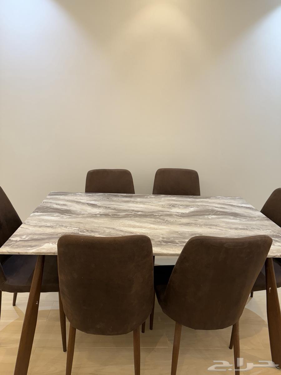 طاوله فضي مع ثنين خدمه وطاوله طعام مع 6 كراسي جديده64608973476482111