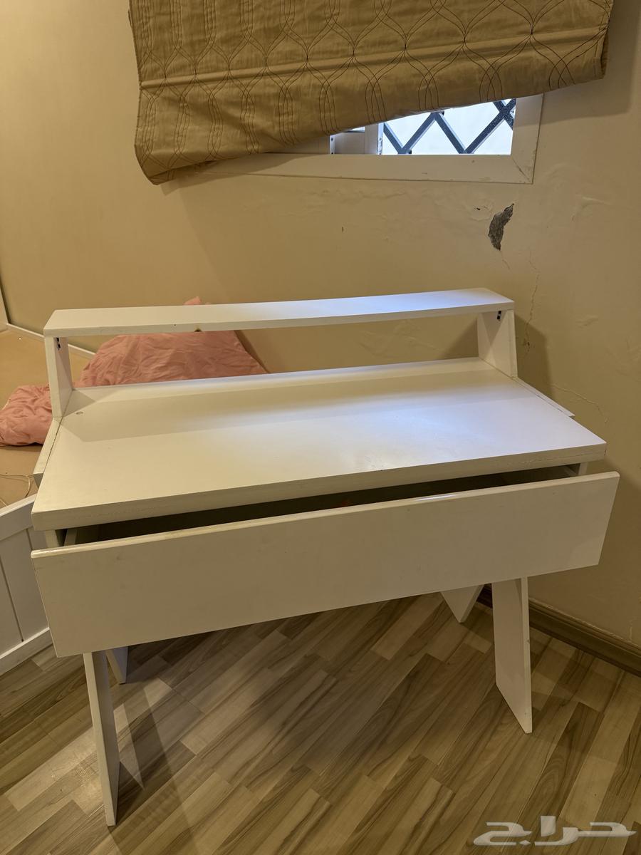 سريرين كبيره و مكتبين للبيع64611442507651113