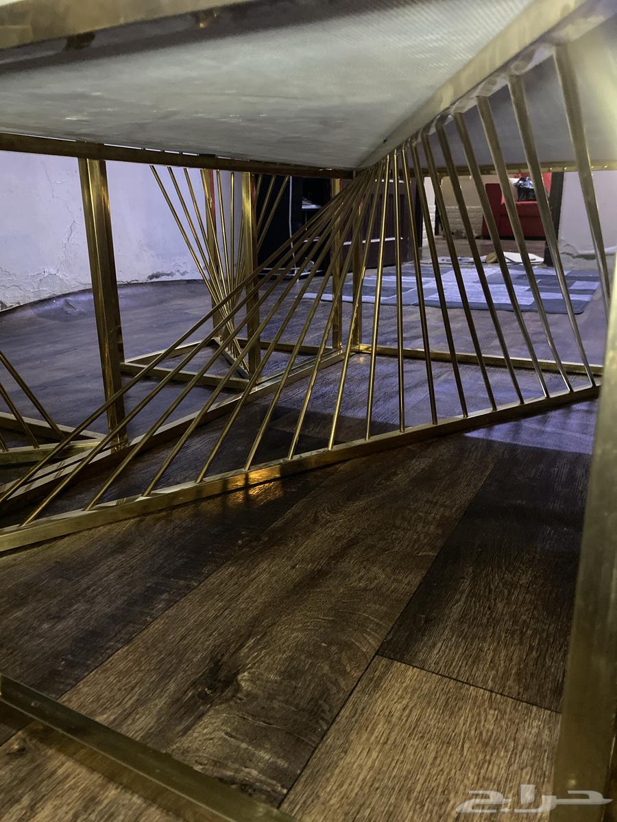 Table and tree64611317801090112