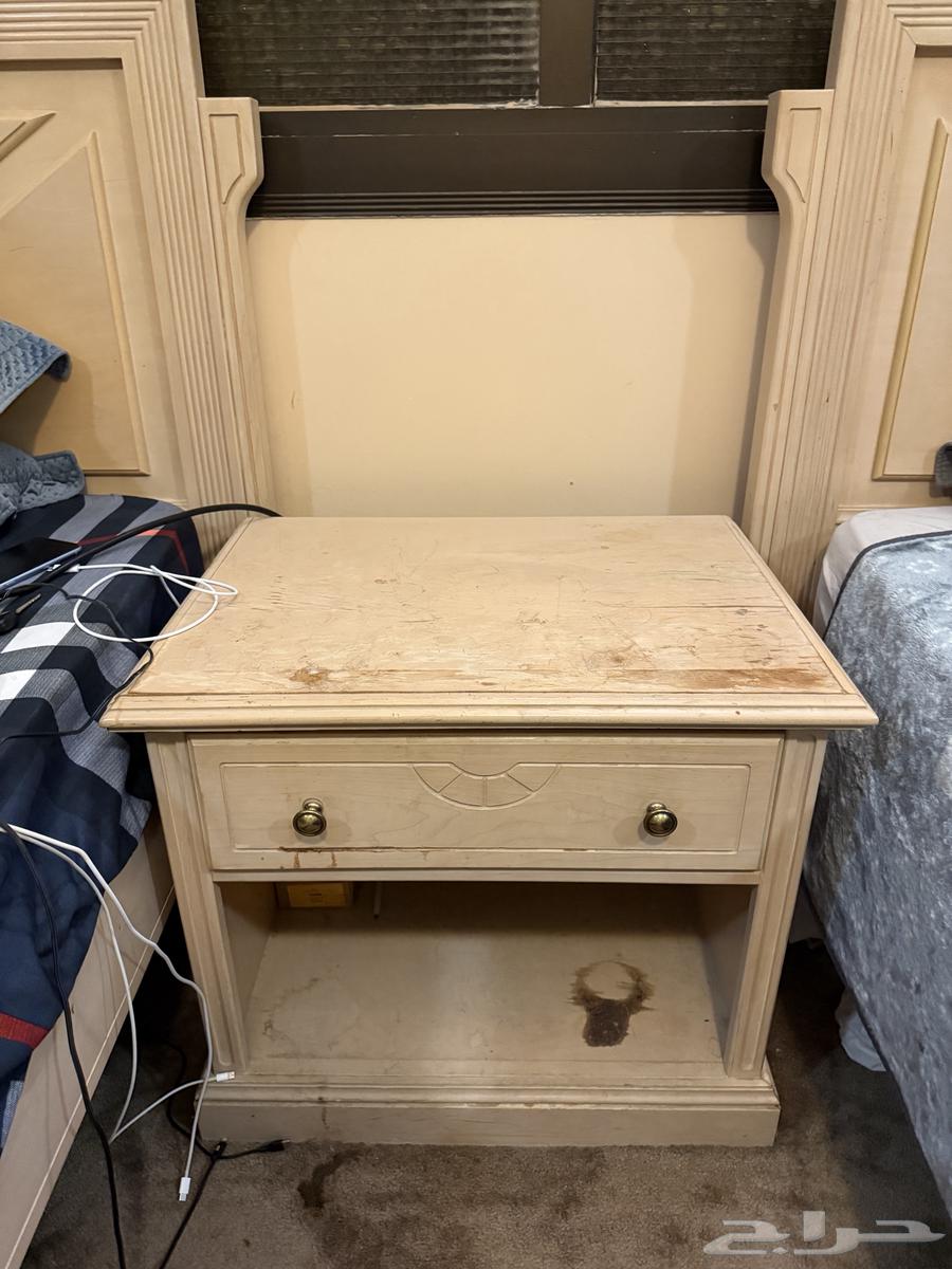 للبيع اثاث غرفة نوم64614372551169111