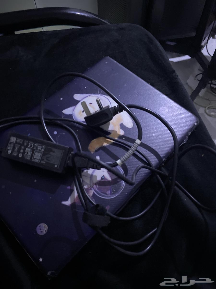 لابتوب hp للبيع ب 220 ريال و فيه عله يعلق لكن يشتغل64614260408834110