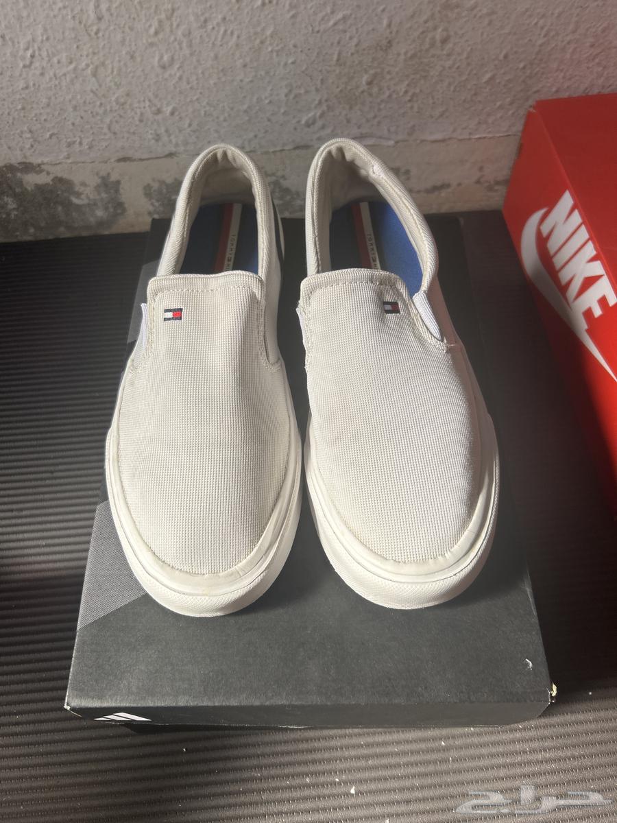 جزمه TOMMY HILFIGER اصلي مقاس 40 للجنسين مستعمل لكن نظيف64610542954754113