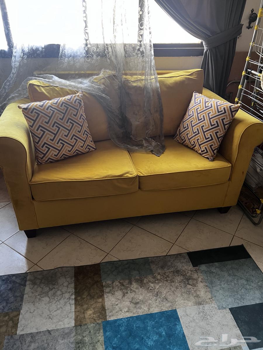 طقم انتريه بحاله جيدة جدااا ومعاه السجاده بتاعته64615411407489110