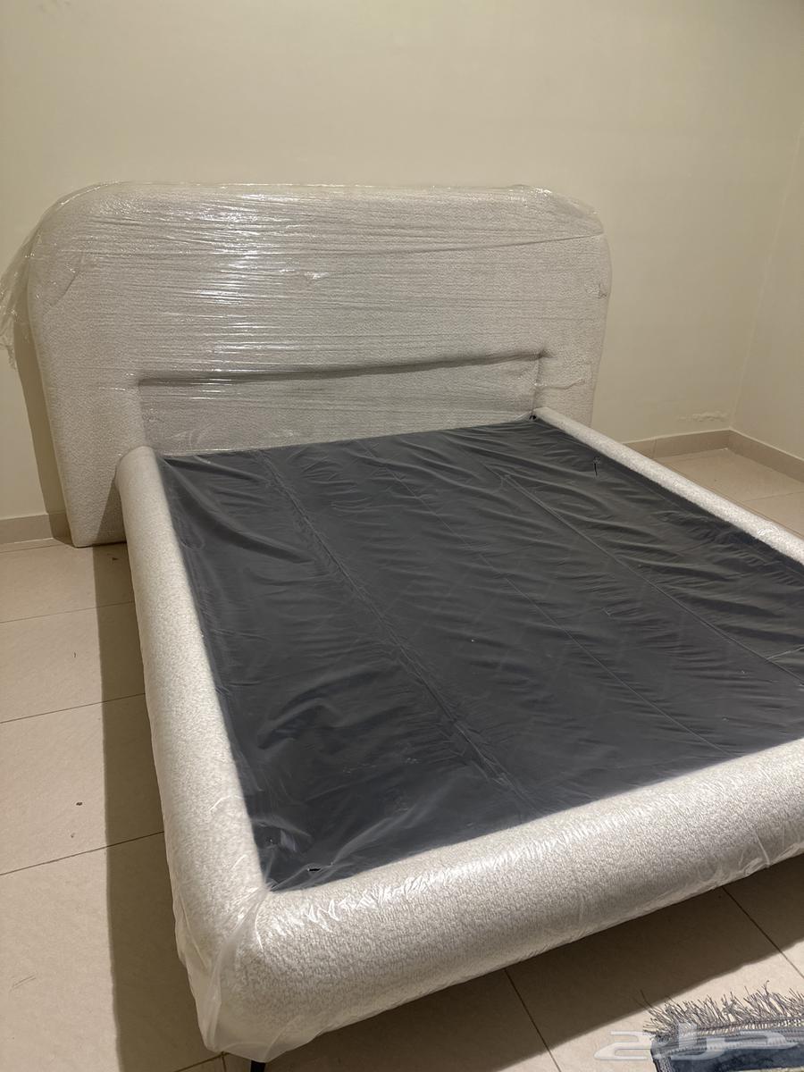 Bed and Sofa64614991626882110