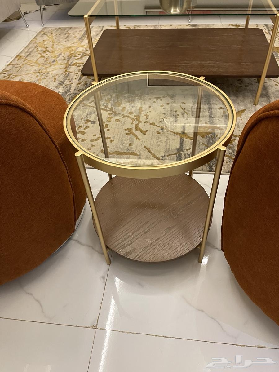 طاولة وسط شبه جديده وطاوله جانبيه السعر 600 ريال الرياض ا64611854665090113