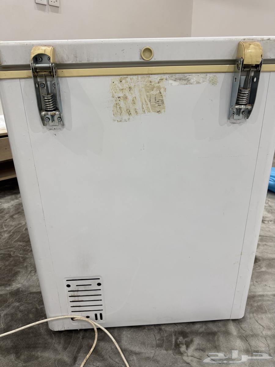 ثلاجه سطحيه نظيفه سبب البيع ابي حجم اكبر منها64613165910530110