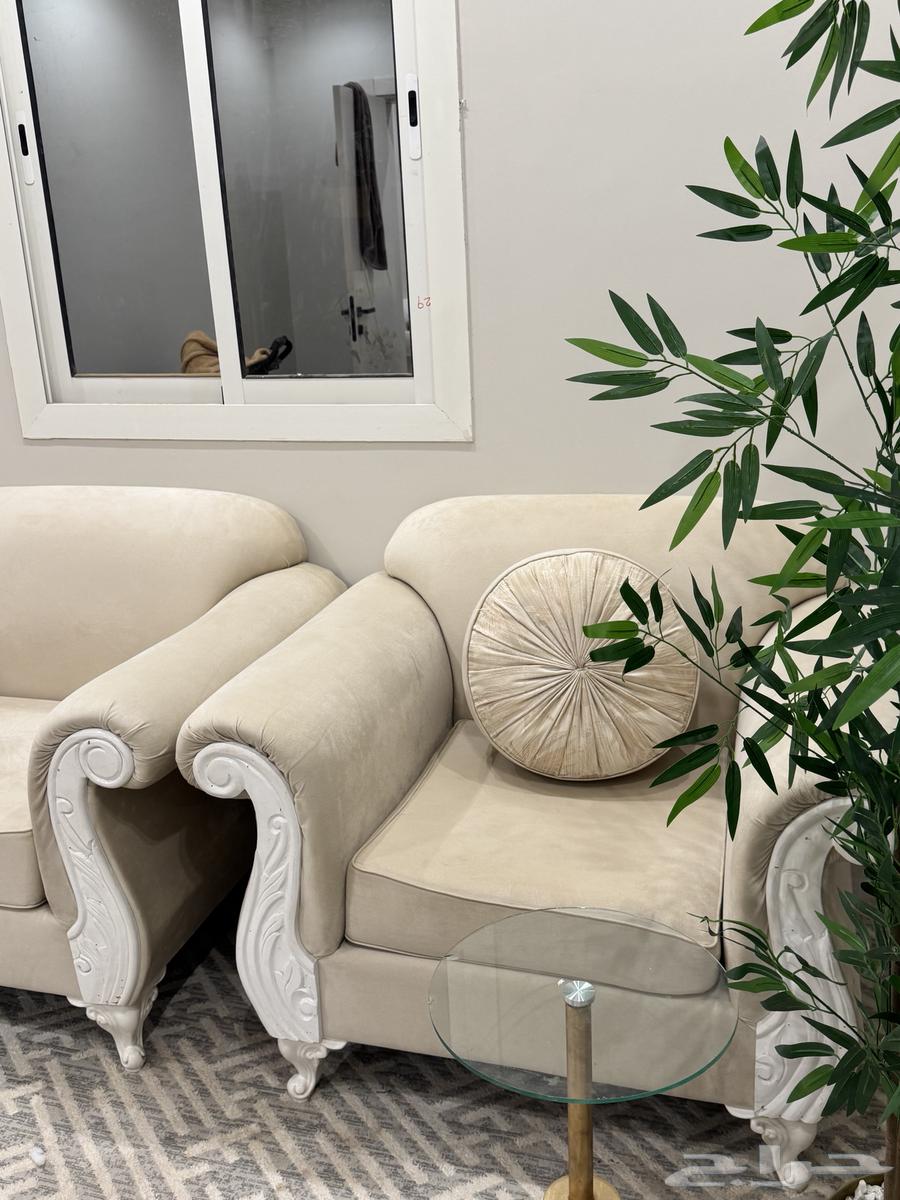 كنب قطعتين جديده مع طاوله خدمة قزاز64613288331010112