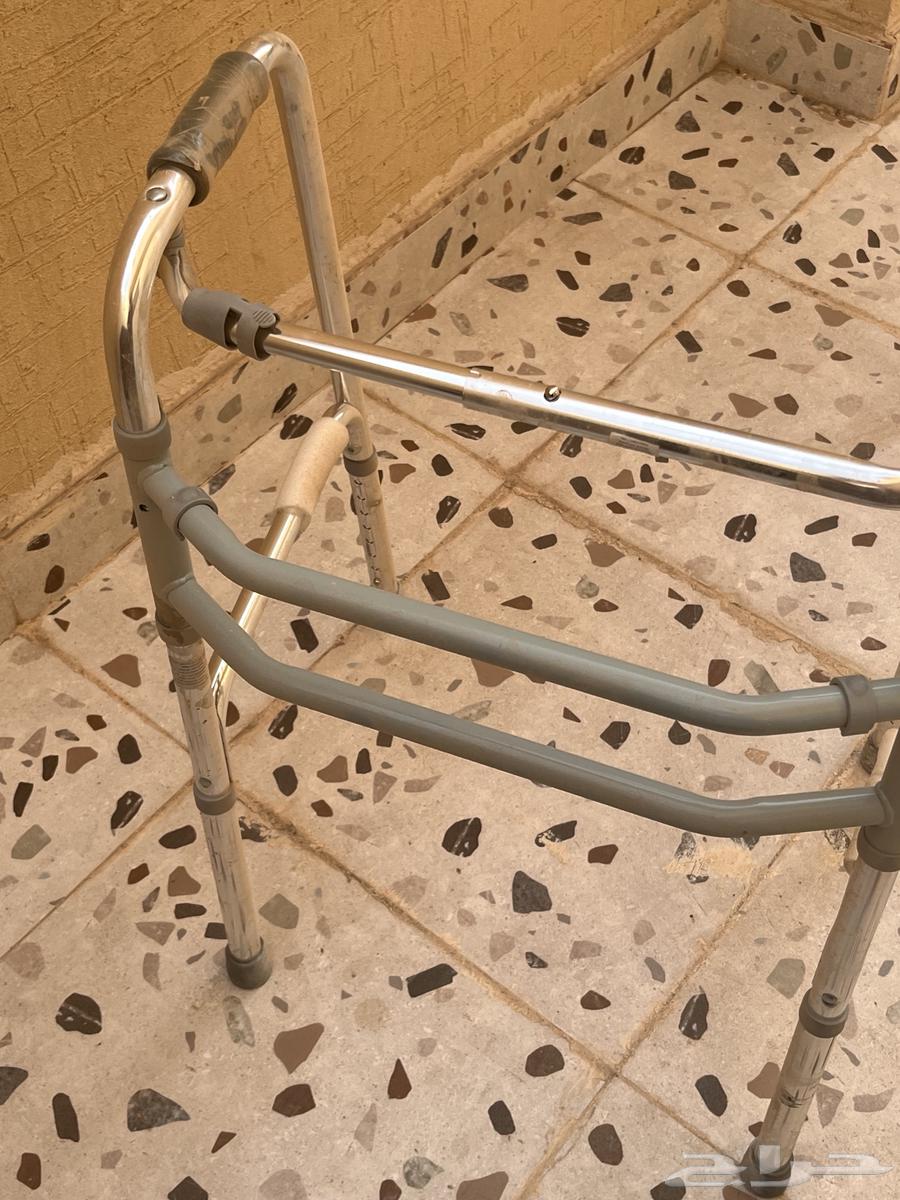 عكازه نضيفه جديده غير مستعمله لسا بكيسه64607471532289113