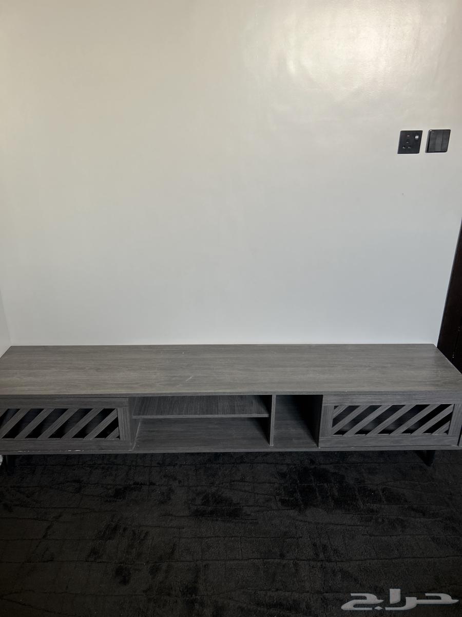 دولاب تليفزيون جميل وجديد وسبب البيع انه كبير وعلى السوم64611430011777110