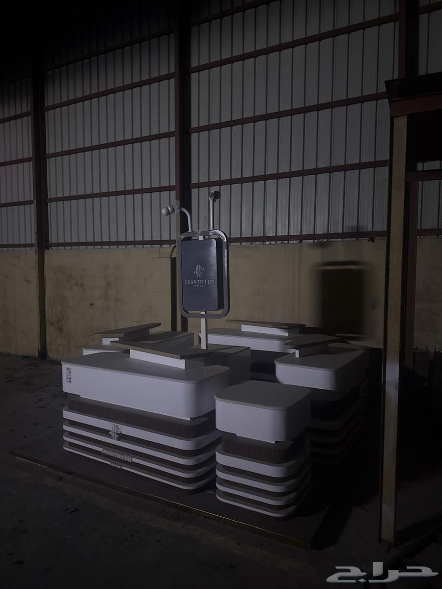 كشك عطور جديد توها من 4 شهور إذا تصور مش واضحة ارسل لي عرقم64615980669059111