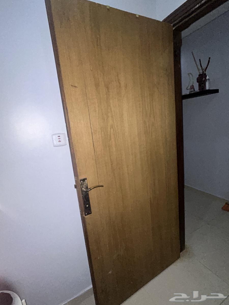 باب خشب متين نظيف للبيع64612944993155110
