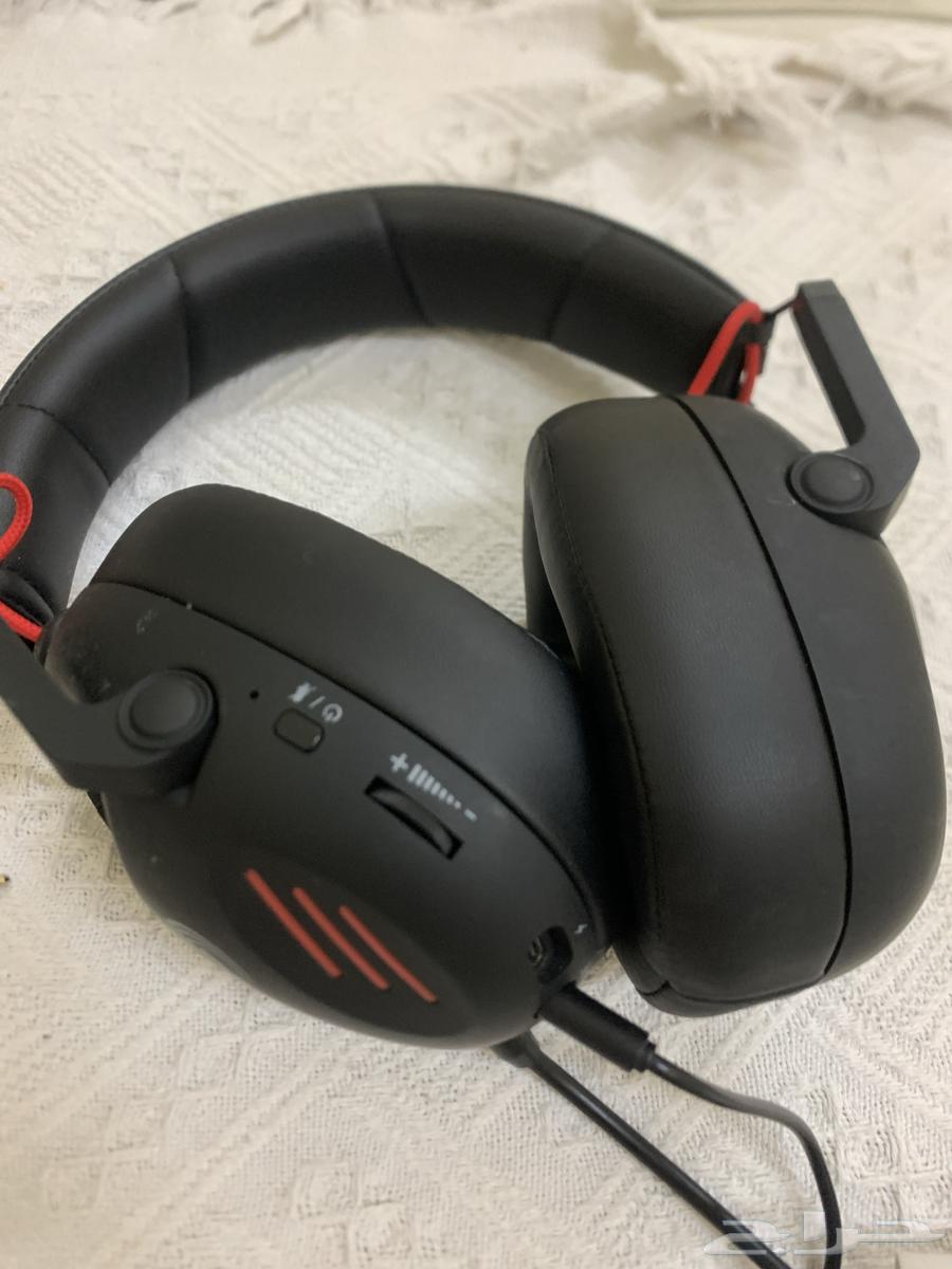 The headset is original and connects via Bluetooth; it connects to the Sony device.64616042137602110