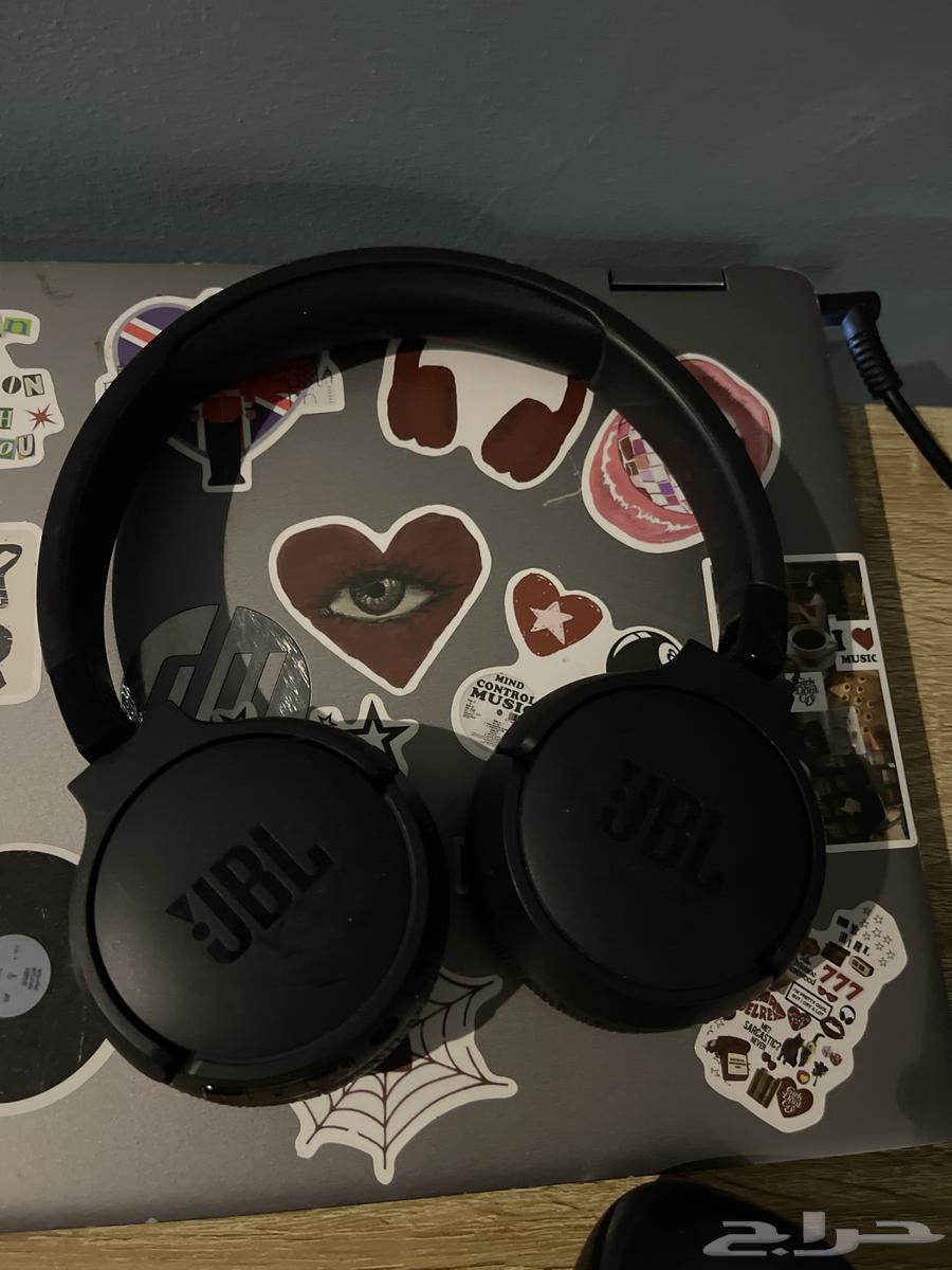 JBL headphones, nearly new, used twice64611492672515110