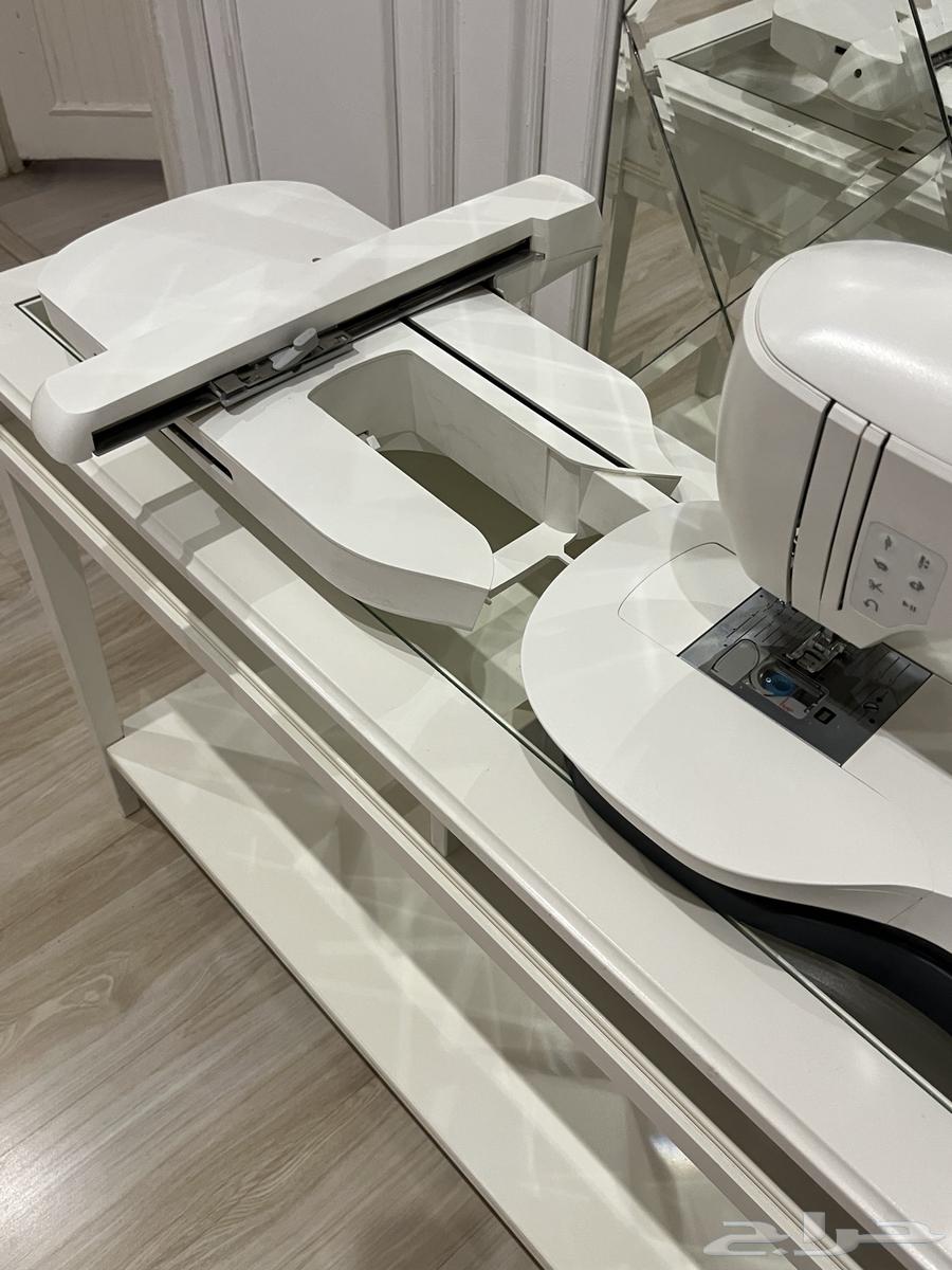 للبيع ماكينة Singer Legacy خياطة وتطريز شبه جديدة64613998892289112