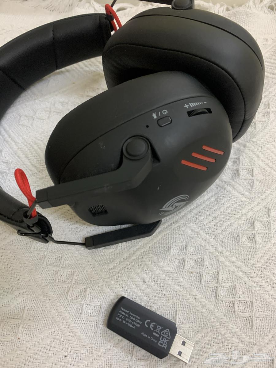 The headset is original and connects via Bluetooth; it connects to the Sony device.64616042137602112