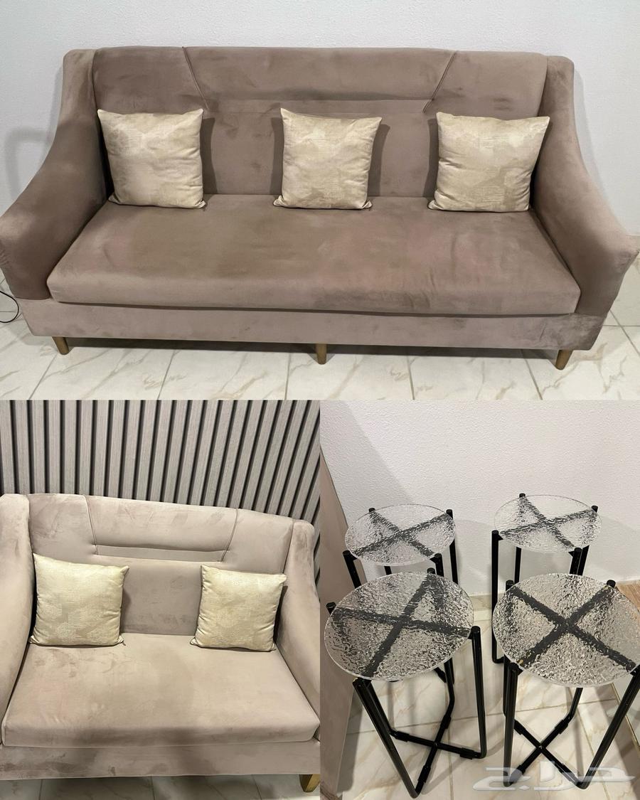 Two-piece set for sale, very clean, with four service tables64615583836545110