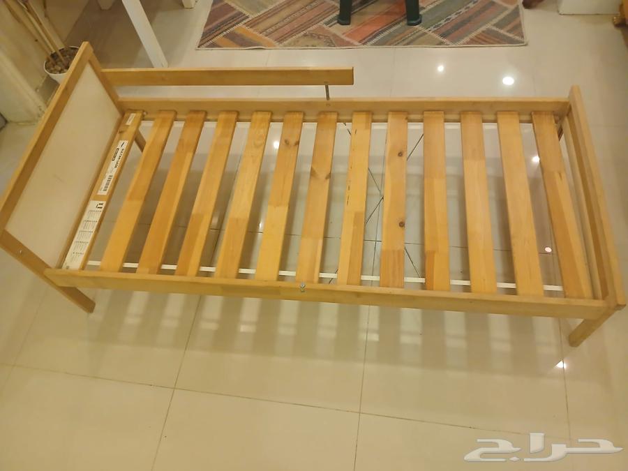 سرير اطفال ايكيا ودولاب ملابس64611267462530113