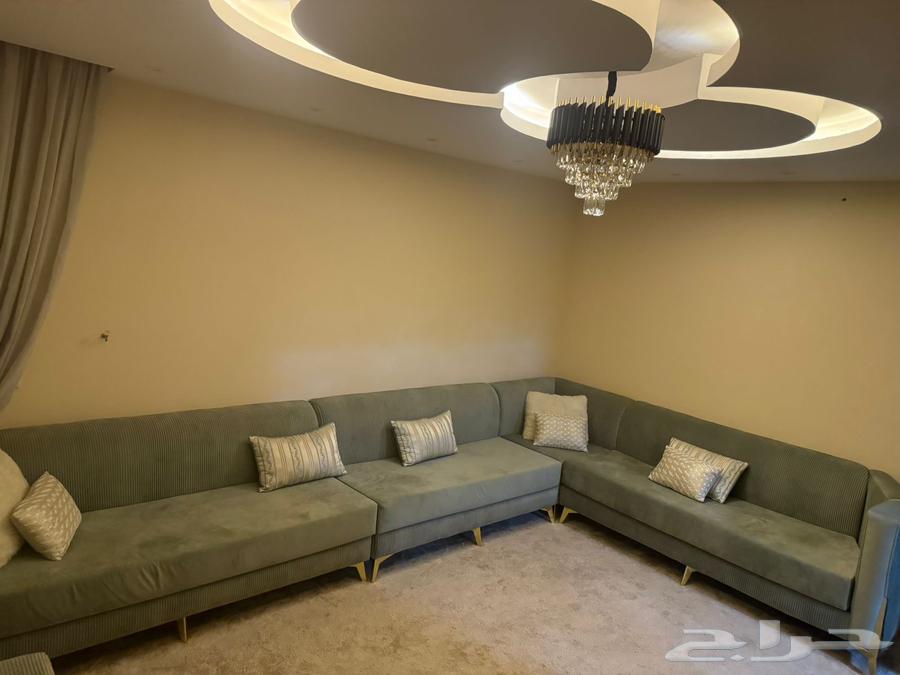 كنب جديد على شكل L مع ملحقته من كنب صغير العدد اثنين64611292523905111