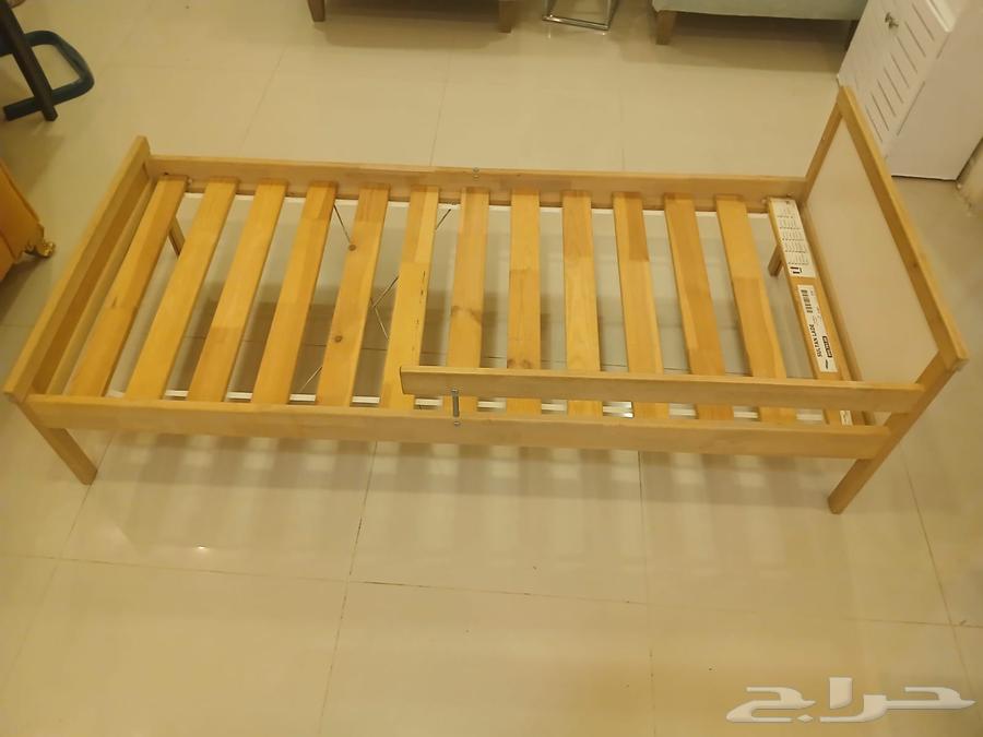 سرير اطفال ايكيا ودولاب ملابس64611267462530114