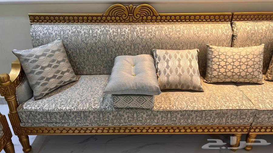 للبيع كنب كلاسيك شبه جديد64615571468035113