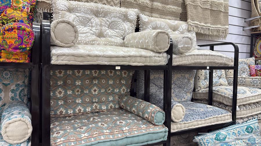 Floor Seating64607607021569112