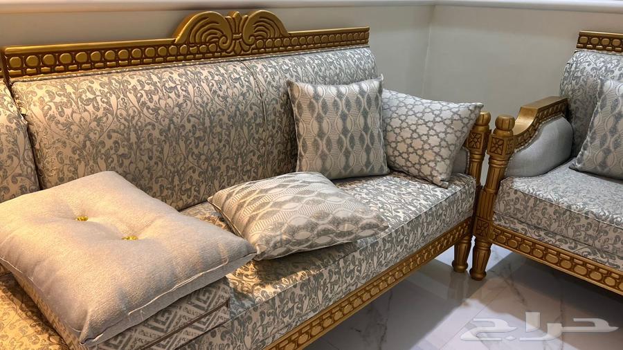 للبيع كنب كلاسيك شبه جديد64615571468035111