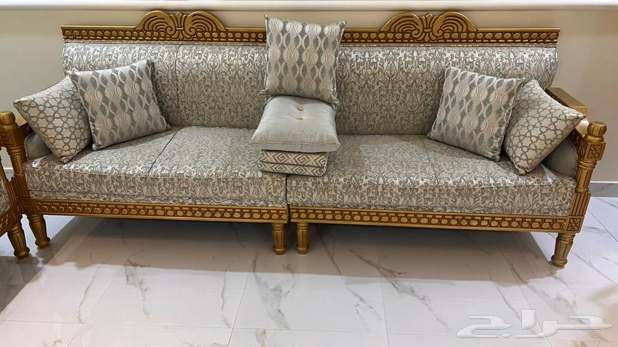 للبيع كنب كلاسيك شبه جديد64615571468035114