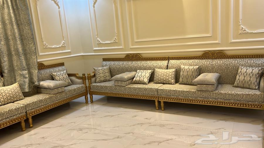 للبيع كنب كلاسيك شبه جديد64615571468035110