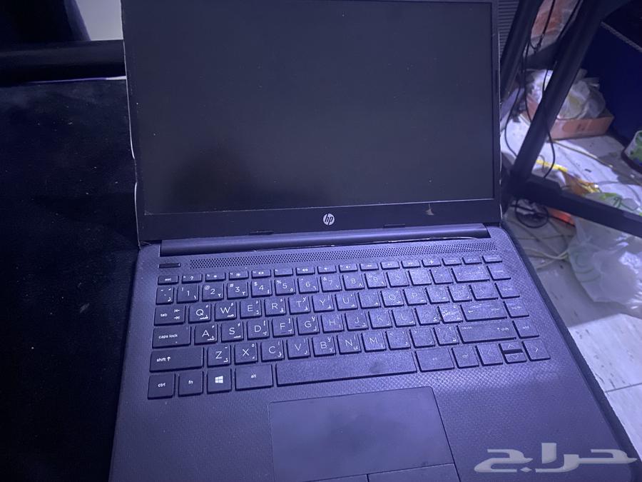 لابتوب hp للبيع ب 220 ريال و فيه عله يعلق لكن يشتغل64614260408834111