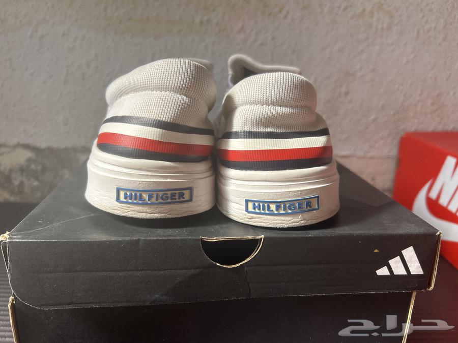 جزمه TOMMY HILFIGER اصلي مقاس 40 للجنسين مستعمل لكن نظيف64610542954754112