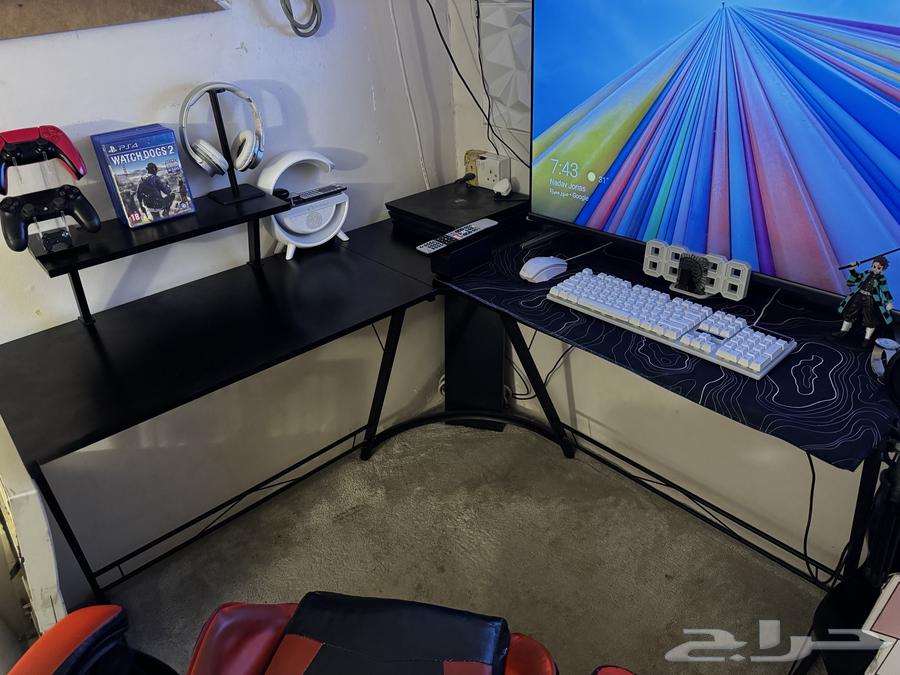 طاوله قيمنق نظيفه لونها اسود64613900539905111