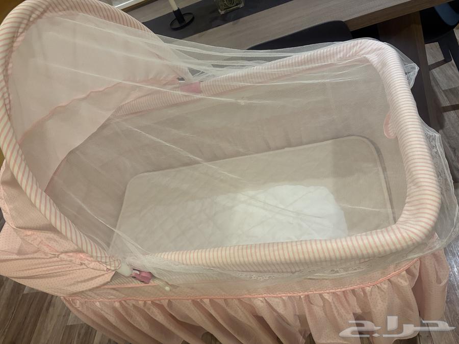 سرير اطفال شبه جديد64606635724546112